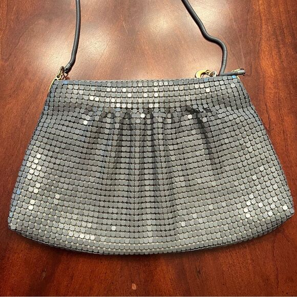 Grey Metal Mesh Evening Bag w/metal handle EYE CATCHIING! Satin interior - Picture 2 of 15